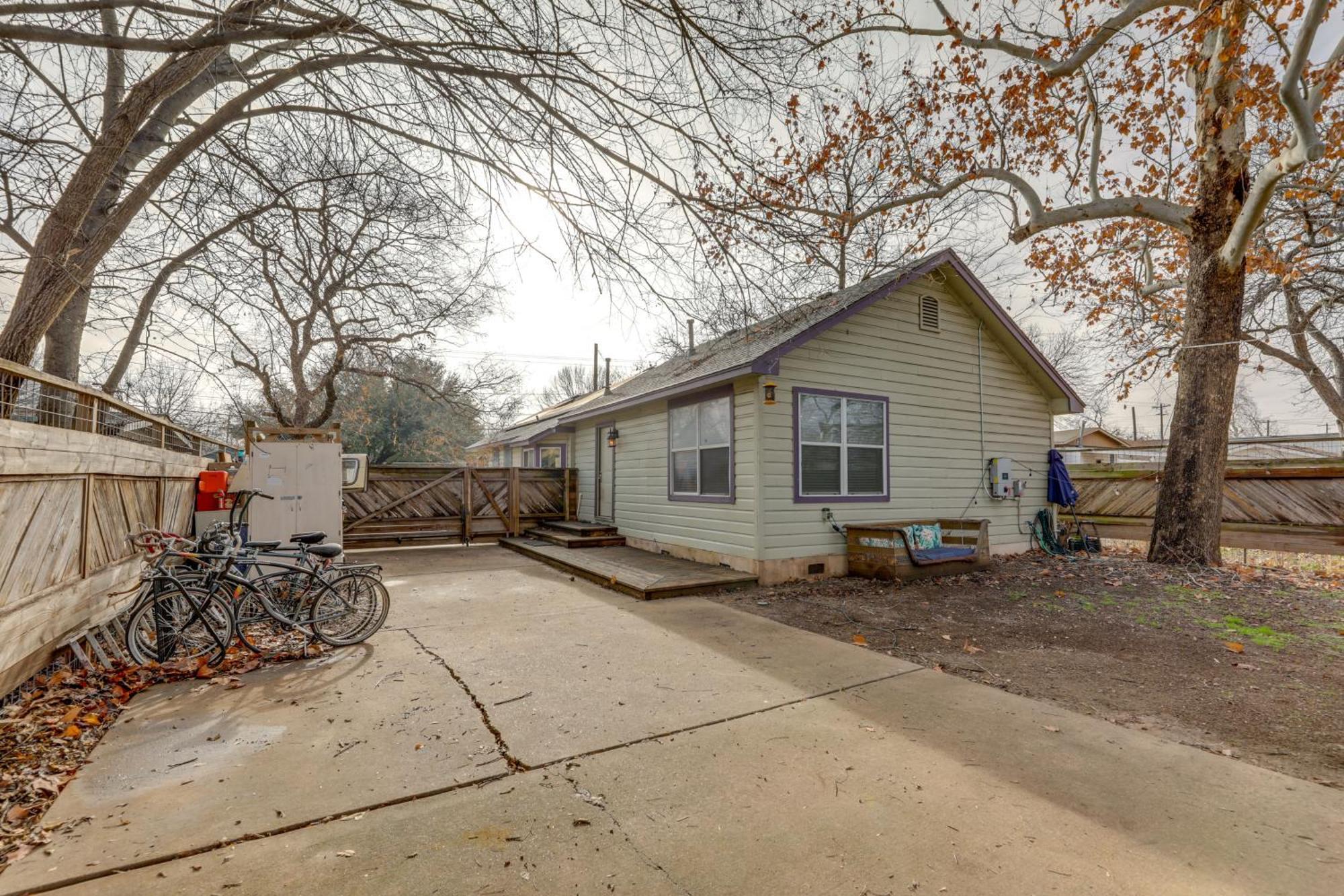 Pet-Friendly Austin Home With Private Yard And Deck! Exterior photo